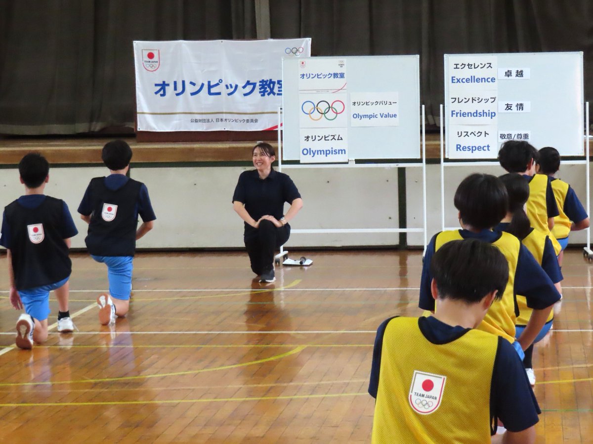 TeamJapan's tweet photo. 本日、千葉県の千葉市立椿森中学校にて、 #自転車 ロード の #沖美穂 さんと #トライアスロン の #加藤友里恵 さんによる #オリンピック教室 を実施いたしました！
ご参加いただいた中学生の皆さん、ありがとうございました！

#TEAMJAPAN #がんばれニッポン https://t.co/GpAGLLXZEs
