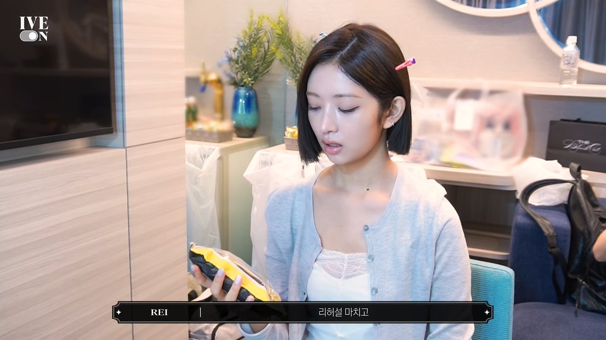 kataseoul's tweet photo. Celeb Fashion
• Who : #아이브 #레이
• Where : 260629 아이브 공식 유튜브
• Brand : #로딩룸 #LOADINGROOM
• Item : CASHA CREWNECK CARDIGAN (LIGHT GREY MELANGE)
#IVE #REI https://t.co/DG2hn7SRO1