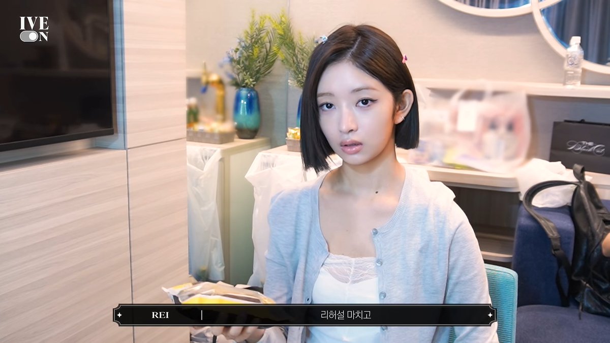 kataseoul's tweet photo. Celeb Fashion
• Who : #아이브 #레이
• Where : 260629 아이브 공식 유튜브
• Brand : #로딩룸 #LOADINGROOM
• Item : CASHA CREWNECK CARDIGAN (LIGHT GREY MELANGE)
#IVE #REI https://t.co/DG2hn7SRO1