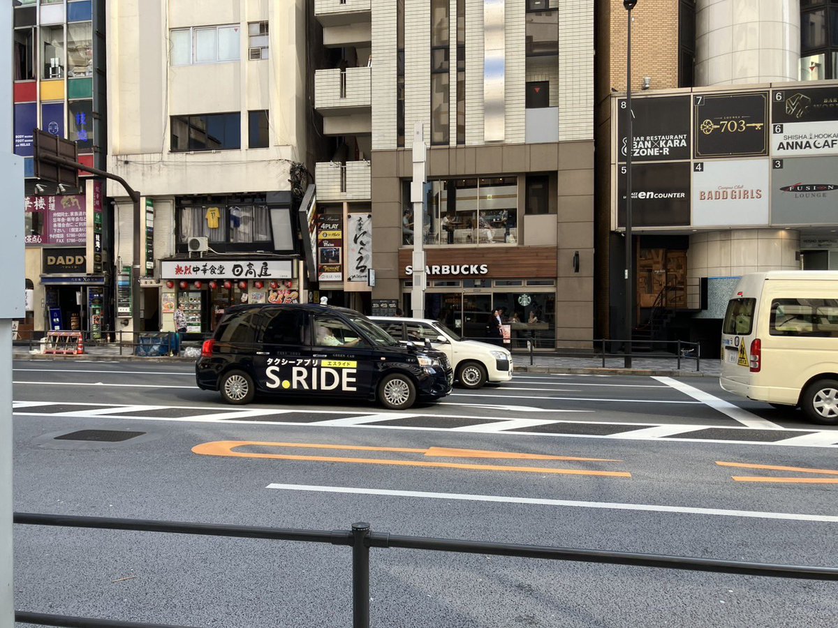 _gorinchan_'s tweet photo. ワンダーさんから「六本木にゆかごさんの行きつけとズーヤの行きつけが並んでますよ」と報告が入った。わたしは圧倒的に日高屋軍です。 https://t.co/PdstNqxw4Q