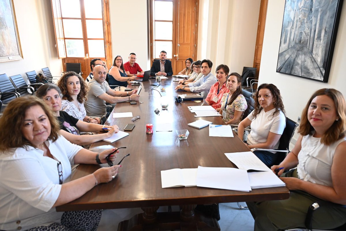 aytolinares's tweet photo. ⚪️ PLAN LOCAL DE SALUD
El grupo motor del Plan Local de Salud de #Linares inicia su andadura con el objetivo de velar por el desarrollo de esta iniciativa.

➡️ Este órgano recién constituido volverá a reunirse en septiembre para avanzar en las tres líneas estratégicas del plan. https://t.co/loeff5jH4e