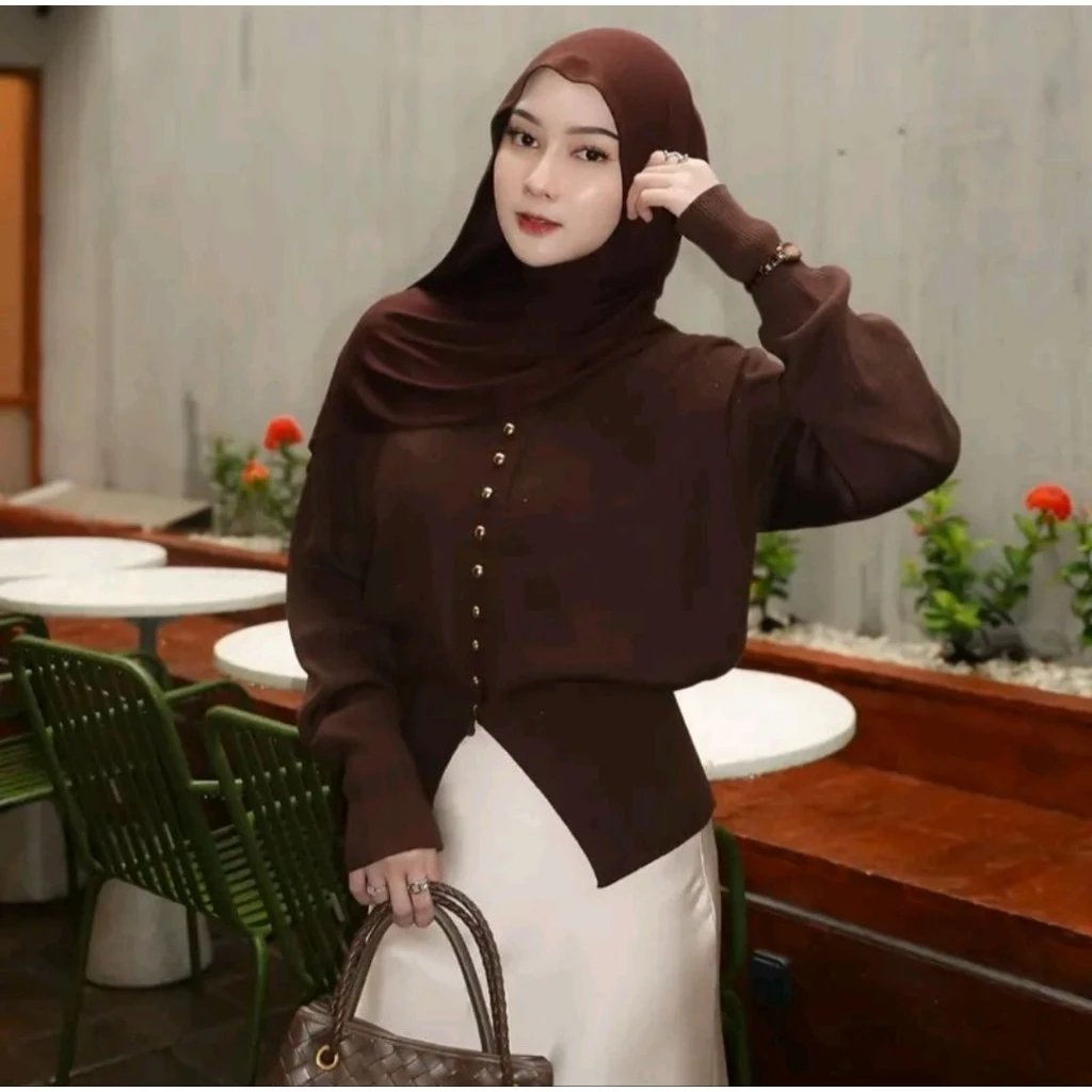 Penyuzy's tweet photo. Cardigan Tamara ini lucu banget! 😭💖 Pilihan warnanya banyak, bikin pengen borong semua. Yang paling penting, real pict jadi nggak bikin kecewa. Harganya juga cuma 45RB! Cek dulu deh, warna favoritmu ada nggak? 🤭✨

🔗 https://t.co/L5j1qfIOj2 https://t.co/ZfclmMBZEg
