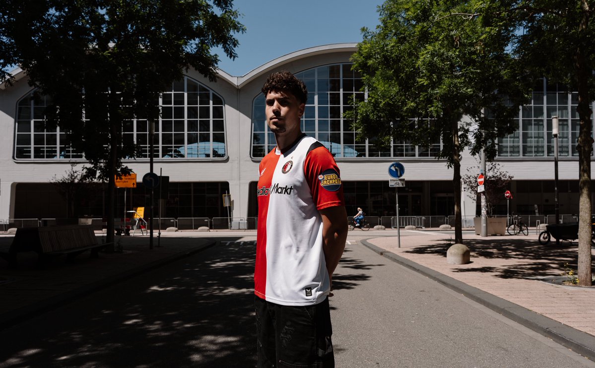 Feyenoord's tweet photo. 🆕🔴🟡🔴 x 🔴⚪️⚫️🆕

Tomorrow 9:30 AM. Online and in store. https://t.co/9PTwIyD4Hv
