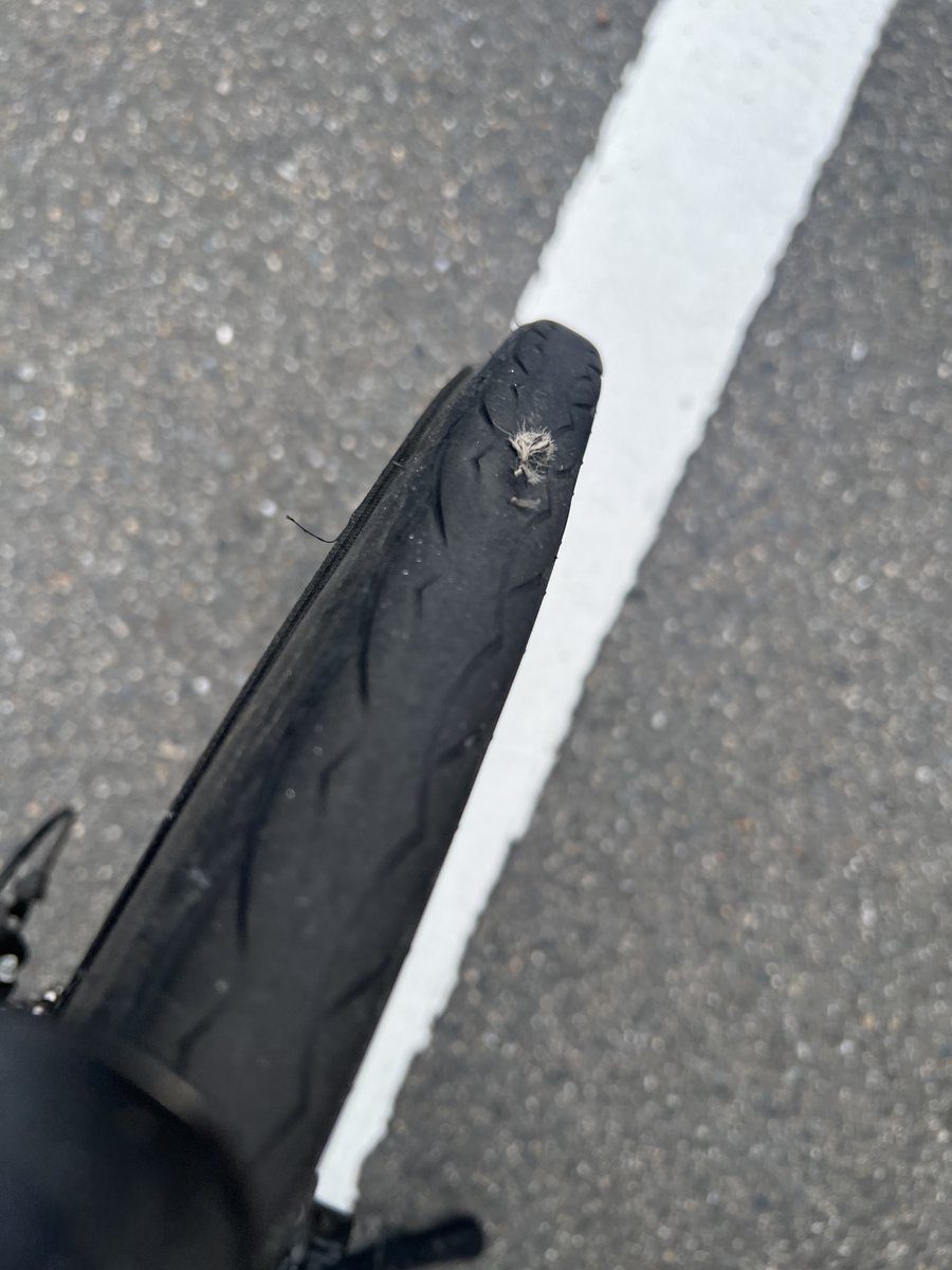 HNMC_SD's tweet photo. BBM 阪神とジューシーハニーで神引きした反動か、自転車のタイヤが突然バーストして横転 https://t.co/FwIhglzD2g