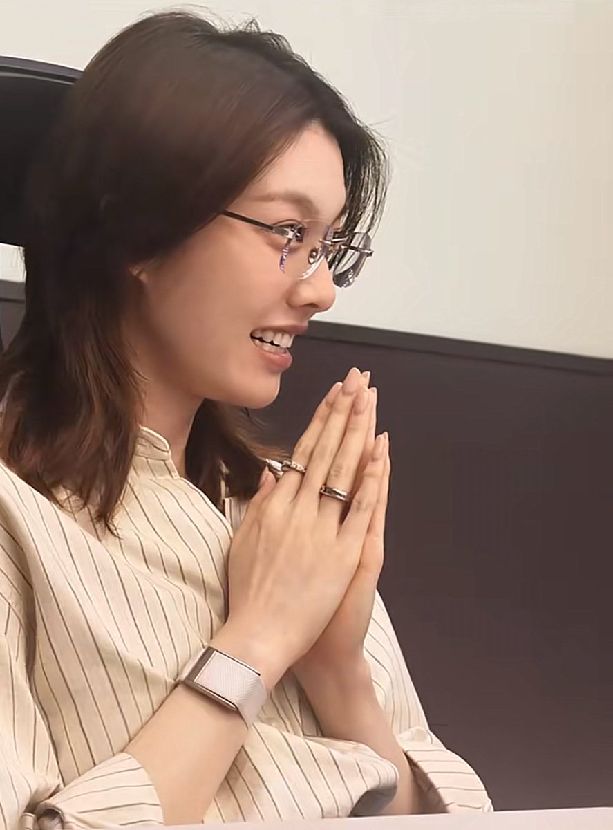 KMayaKwangbae's tweet photo. อาจารย์น้องออม:
น้องออมสอบ5บท จบป.โทเรียบร้อย เตรียมไปงานรับ ปริญญากันได้ เก่งมากก สมกับความเพียรพยายามที่ เหนื่อยหนักหนามานะคะ สมมงข่ะ...

น้องออมเก่งมาก แม่รอไปงานรับปริญญาอ้วมน๊า 😭👏🏻 https://t.co/VBy2kzZ8EY