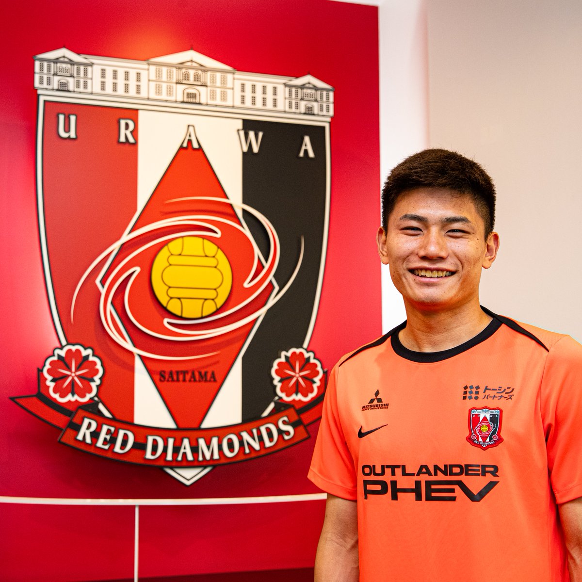 REDSOFFICIAL's tweet photo. 2026/27シーズンより加入する南野遥海選手が大原サッカー場に来訪♦️

ファン・サポーターのみなさんへ、メッセージを届けてくれました🗣️

#南野遥海
#UrawaRedDiamonds #浦和レッズ #urawareds #WeareREDS https://t.co/zAanJCfB58