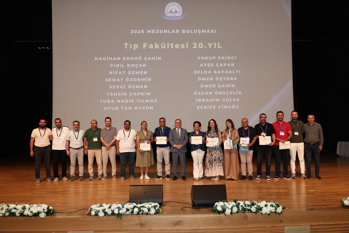 erutipdek's tweet photo. Erciyes Üniversitesi Rektörlüğü tarafından düzenlenen Mezun Buluşması Programı kapsamında, Tıp Fakültemizin 10., 20., 30., 35. ve 40. mezuniyet yılını dolduran mezunları üniversitemizde bir araya geldi. https://t.co/f5UrgDZSmZ