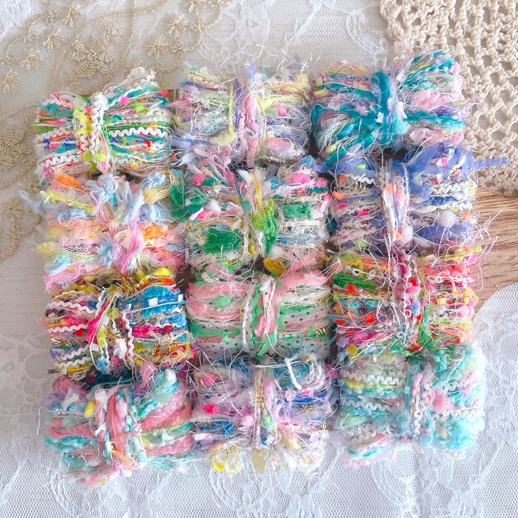 fancy_yarn_herb's tweet photo. 今夜20時～
メルカリに引き揃え糸の新商品と
再販商品を追加します！

セットと再販商品は1点のみとなって
おります…きになる引き揃え糸は
お早めにチェック✅してみてくださいね！
꒰՞˶ˊᵕˋ˶՞꒱👇🏻
https://t.co/E0nCmSuzra

#ハンドメイド #ファンシーヤーン #毛糸
#編み物 #ラッピング #シュシュ https://t.co/OxdsFVgaH2