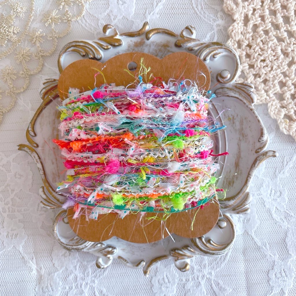 fancy_yarn_herb's tweet photo. 今夜20時～
メルカリに引き揃え糸の新商品と
再販商品を追加します！

セットと再販商品は1点のみとなって
おります…きになる引き揃え糸は
お早めにチェック✅してみてくださいね！
꒰՞˶ˊᵕˋ˶՞꒱👇🏻
https://t.co/E0nCmSuzra

#ハンドメイド #ファンシーヤーン #毛糸
#編み物 #ラッピング #シュシュ https://t.co/OxdsFVgaH2