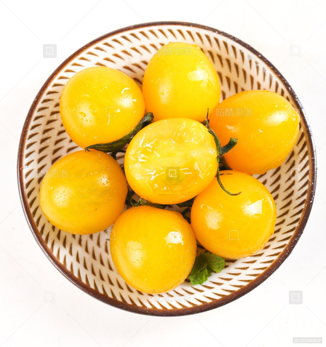 DhirajKumarp2's tweet photo. Just tried the new organic cherry tomatoes from the local farmers’ market—bursting with sweet, tangy juice, no weird aftertaste. Perfect for salads or snacking! https://t.co/6hQh1s2Ct8