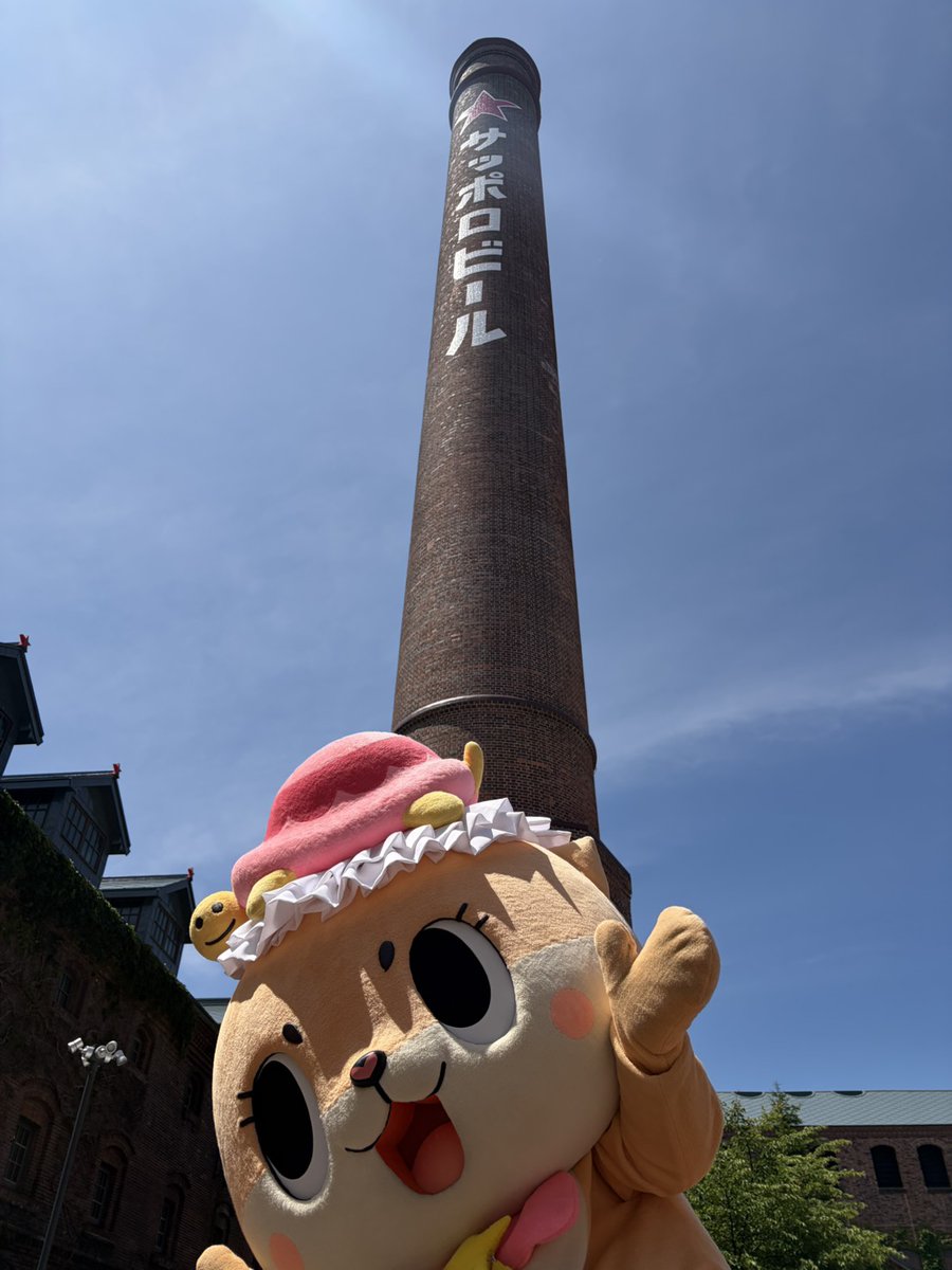 dosanko_chiitan's tweet photo. 高いえんとつにでっかいタンク✨️

この中が全部ミルクだったらな～って考えてるのかな😆🍼💫 https://t.co/T9Q5Wg9dZd