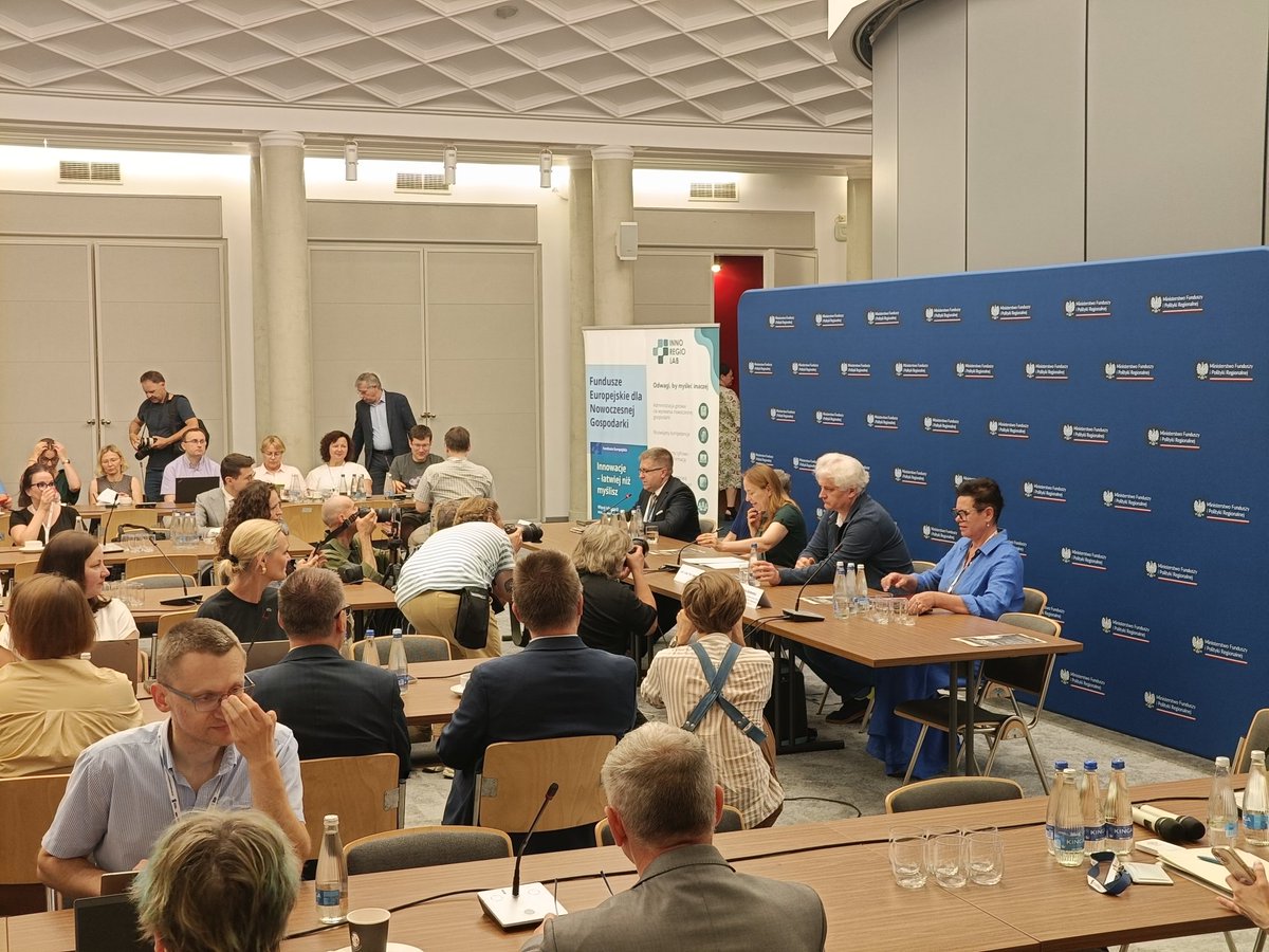 InnovationPL's tweet photo. Cyfrowy impuls dla sektora publicznego #InnoRegioLab @MFIPR_GOV_PL @piotrsankowski @andrzejdragan @parpgovpl https://t.co/uOZyIVjIb1