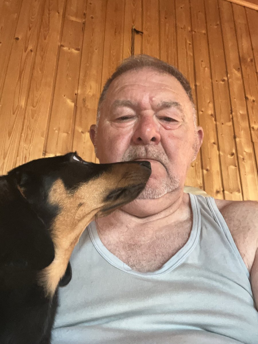 Moisan563Benoit's tweet photo. @MihailKitaycev Приветствую, мистер Александр, очень рад, что вы за мной следуете 😉. Я еду на мотоцикле из Бретани (Франция) в Калининград, откуда полечу в Москву (6 июля). Буду рад встрече. Бывший торговец, ресторатор, сегодня крестьянин на пенсии 😜 https://t.co/0f1qw8kjLs