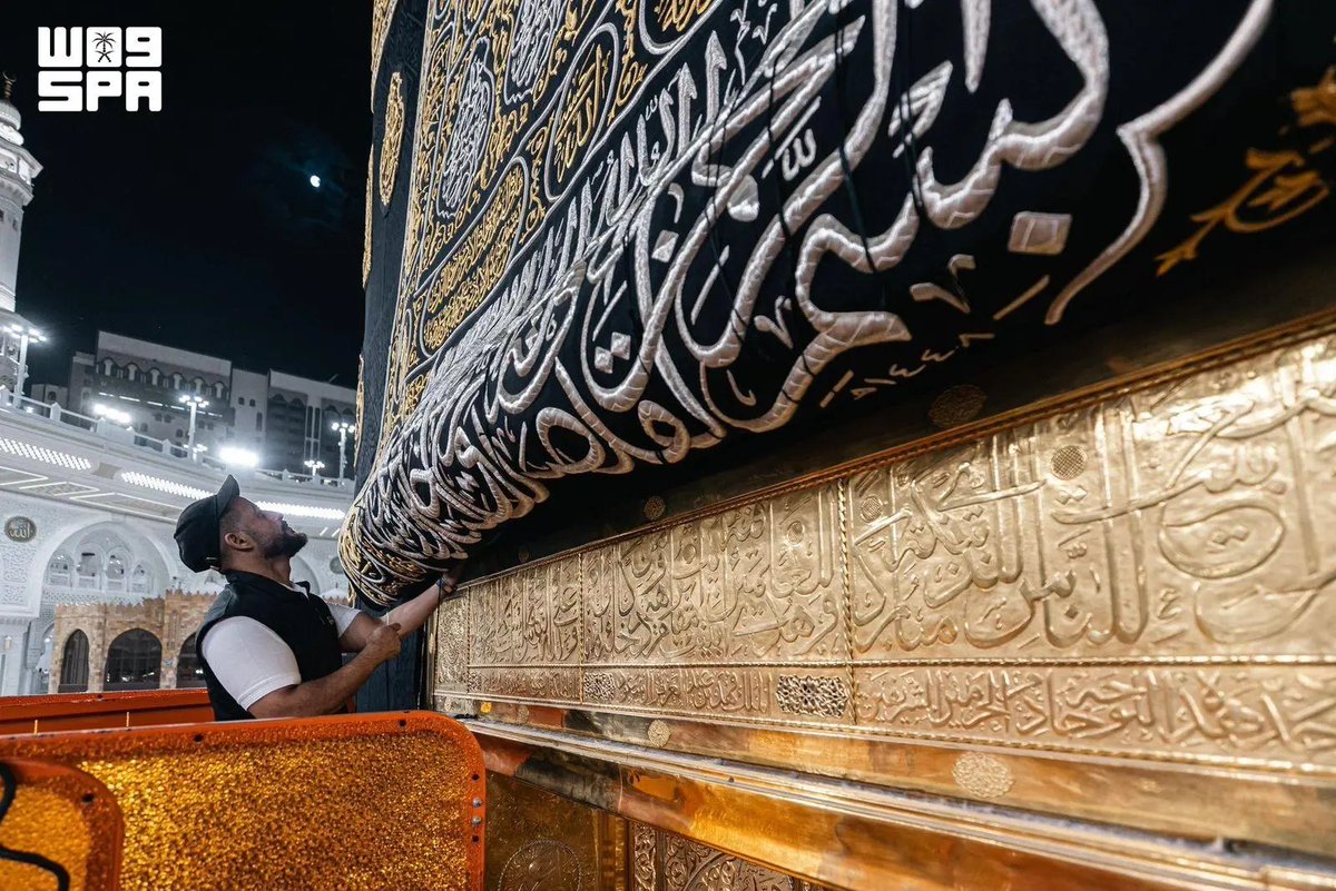 HaramainInfo's tweet photo. The Kaabah before the Washing of Ka'bah Ceremony https://t.co/t7qqgoXNzw