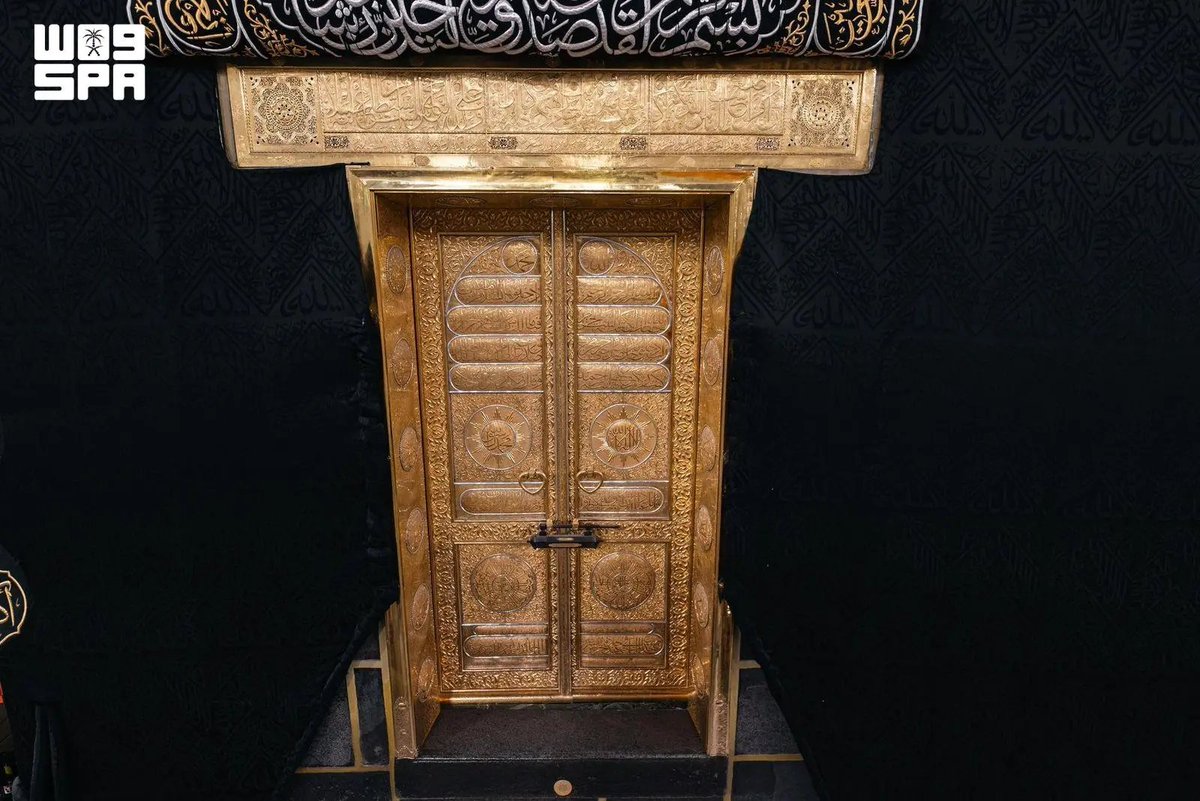 HaramainInfo's tweet photo. The Kaabah before the Washing of Ka'bah Ceremony https://t.co/t7qqgoXNzw