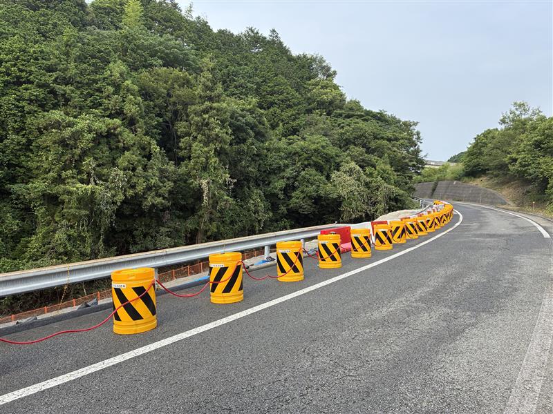 iHighwayShikoku's tweet photo. E11松山自動車道 いよ小松ＪＣＴ(今治湯ノ浦方面及びいよ小松ＩＣから川之江方面)において、​路面変状によるランプ閉鎖を実施しておりましたが、17時00分通行止めを解除しました。​通行止め期間中は近隣インターチェンジへの迂回など工事へのご理解とご協力をいただき、​誠にありがとうございました。 https://t.co/7jNvVnWQnl