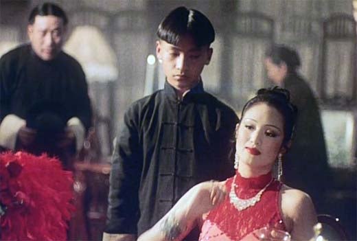 Enjoy_Spurs's tweet photo. #映画【上海ルージュ】鑑賞！
オススメ度 ★★★★☆
1995年 / 中国・フランス
主演 : コン・リー
コメント：中国の巨匠、チャン・イーモウ監督で主演はコン・リー。闇の組織のうごめく上海の闇社会を、悲しい愛人と純粋な田舎の少年を通して描いた作品。シュイション少年の純粋さが犇々と伝わる秀作♪ https://t.co/mqQHBbXPWa