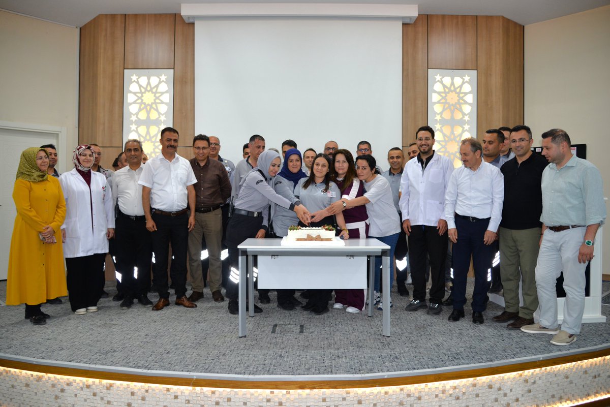 meramdh's tweet photo. Hastane yönetimimiz, hastanemizde görev yapmakta olan tüm güvenlik görevlilerimizin “26-30 Haziran Özel Güvenlik Haftası”nı düzenlenen programla kutladı.

#konyameramdevlethastanesi
#özelgüvenlikhaftası https://t.co/4h60Wt5Cfd