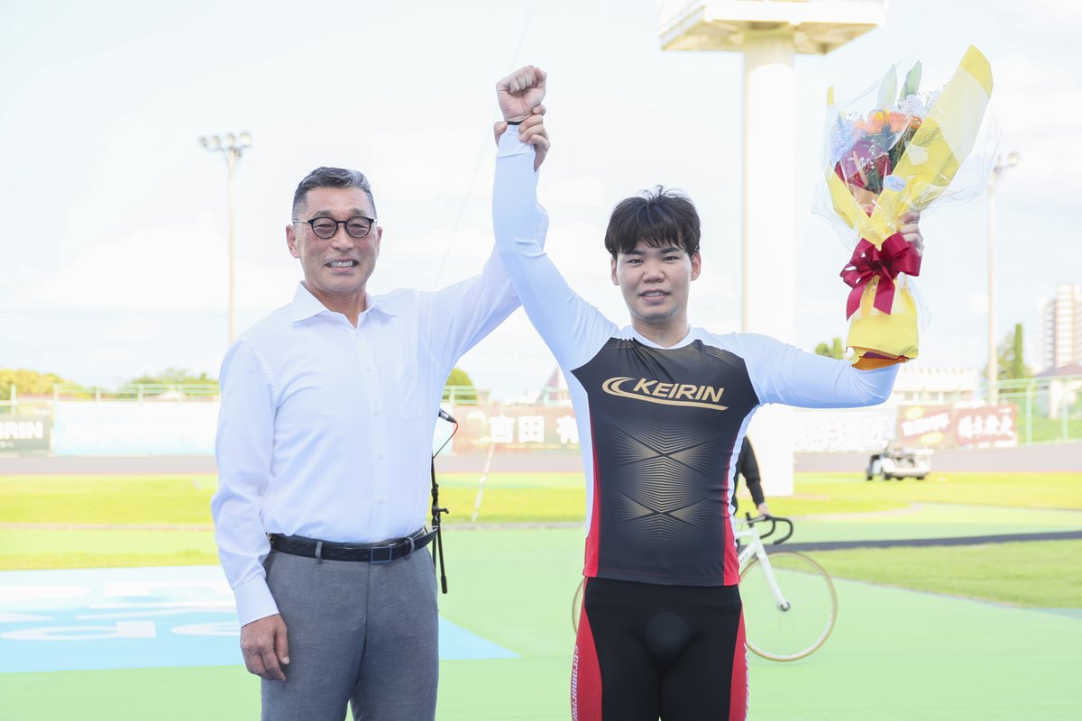 akakei_keirin's tweet photo. 【取手競輪場・水戸黄門賞】
 吉田拓矢が地元記念制覇！
「山田さんがきたところで新田さんも見えてスピードがあったので前へ踏ませてもらいました。宇都宮（記念）みたいにならないようにと。眞杉君のおかげです。自分が前のときに眞杉君が勝てていないのでリベンジしたい。宮杯も悔しい結果になったので、サマーナイトと、オールスターに向けて練習を積んで、決勝に乗って優勝争いができるように」