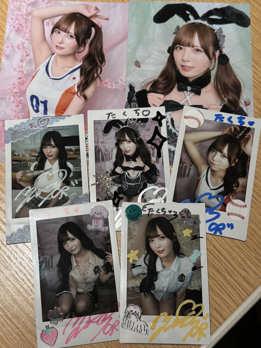 ゆらちゃん宿チェキ！ ふわふわワンワンシール貼ってあってかわち