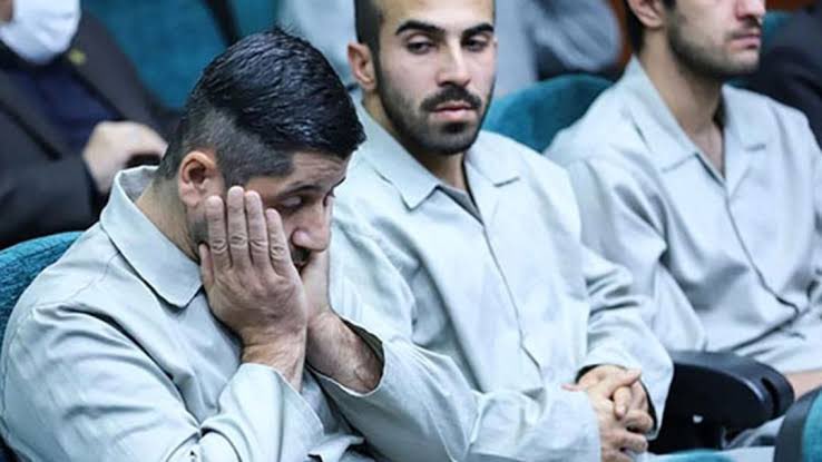 MaymoonMast's tweet photo. از توی اون میلیون‌ها و میلیاردها دلار یه پراید برای #محمد_حسینی درنمی‌اومد؟ https://t.co/rDJEaFCQ9t