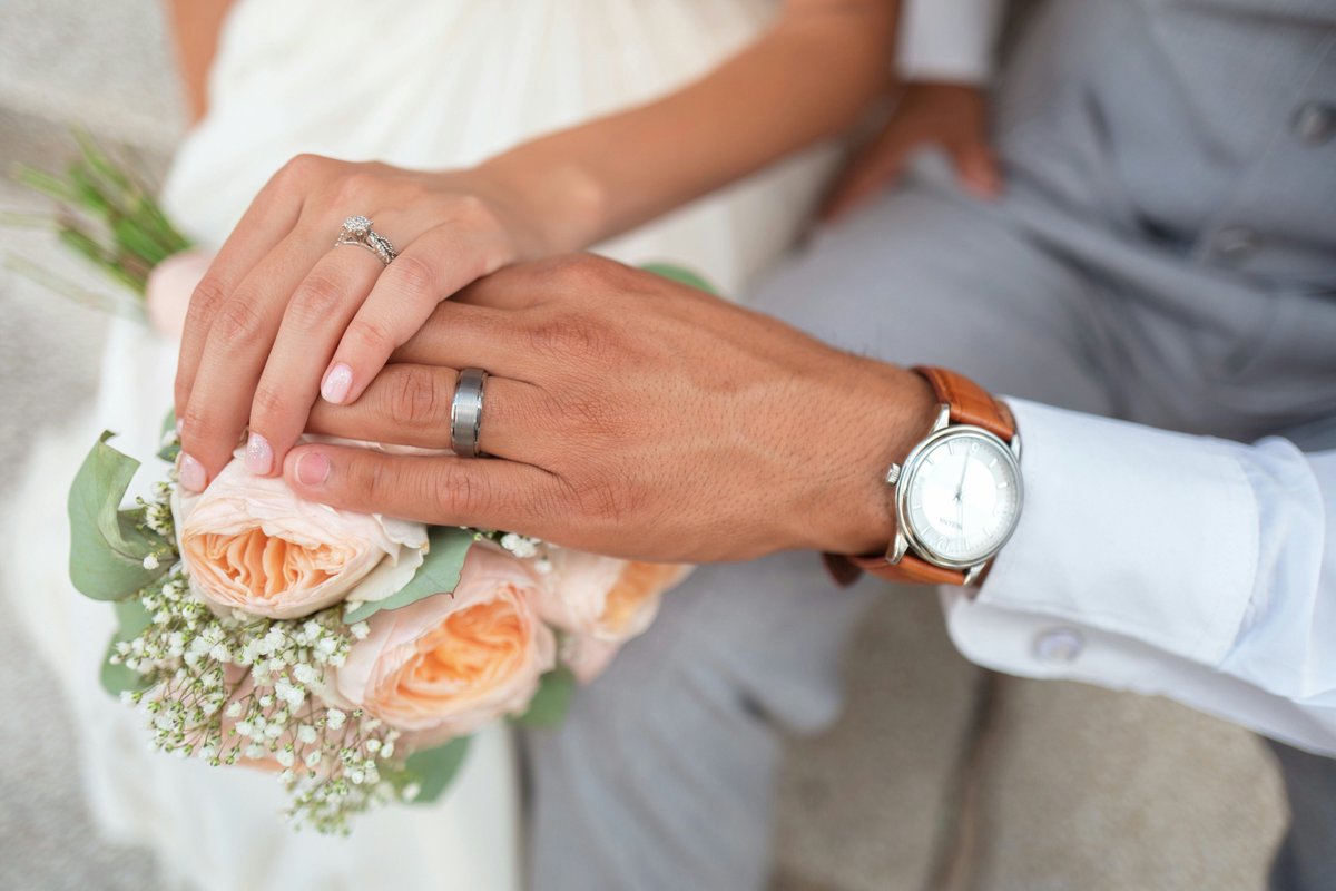 picaggo's tweet photo. The quickest way to get dinner guests to ignore your photo-sharing link?

Let's be honest: your guests are here to celebrate, drink champagne, and tear up the dance floor, not complete an IT setup wizard. 🥂

That’s why people choose Picaggo.

Check out Picaggo weddings today! 🤍 https://t.co/UgRZhfjcVK