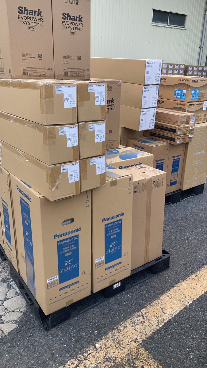TKC_sedori's tweet photo. ヨドバシオープン

のっかりサロン御一行と池袋のオープンセールに行ってきました

「現地買取」と「倉庫直送買取」でみなさんの商品も買取させてもらいました

特に画像の洗濯機は激アツでした https://t.co/YdEGGxfjwM