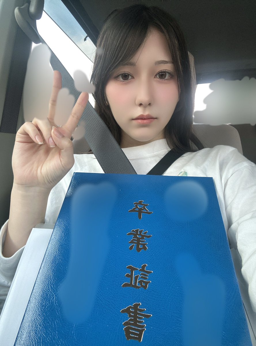 tenran_azuki's tweet photo. やっと卒業したわ https://t.co/OdyhXtAjX2
