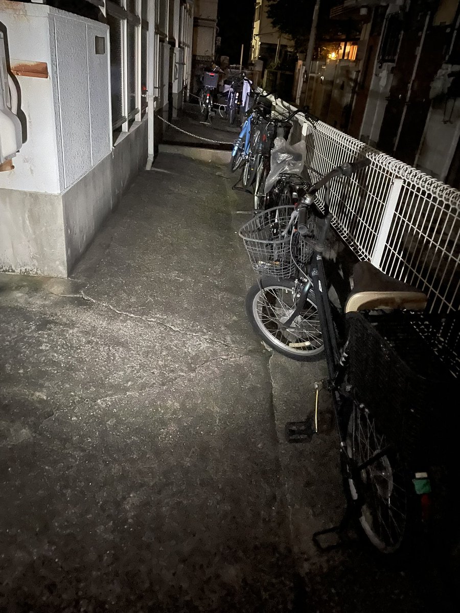 Monechan_RK's tweet photo. ちなみに昨日の駐輪場。
停めるとこない。
#成都管理サービス
@seito_ks https://t.co/HXZmxmm7HK