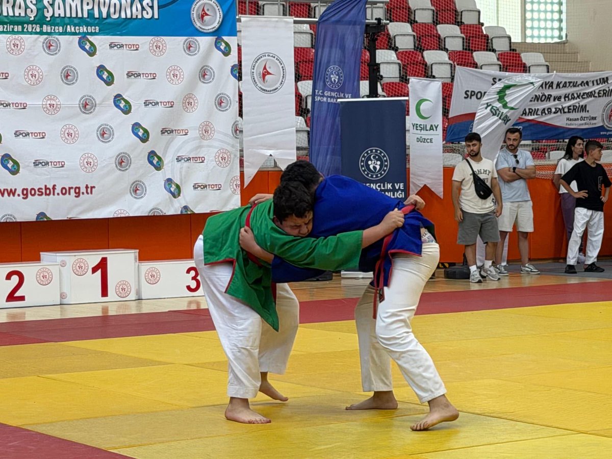 GSB_Elazig's tweet photo. TÜRKİYE ŞAMPİYONU VE İKİNCİSİ ELAZIĞ’DAN

Düzce ilinde düzenlenen Ümitler Türkiye Kuraş Şampiyonası’nda Elazığlı sporcular büyük bir başarıya imza attı.

🥇 Ali Asaf Çiçek, +83 kg kategorisinde rakiplerini geride bırakarak Türkiye Şampiyonu oldu.

🥈 Aynı kategoride mücadele eden Sadık Oğuz Bulut ise Türkiye ikincisi olarak gümüş madalyanın sahibi oldu.

+83 kg kategorisinde Türkiye şampiyonluğu ve Türkiye ikinciliğini Elazığ’a kazandıran sporcularımızı ve bu başarıda büyük emeği bulunan antrenörlerimiz Kadriye Sarıca ile Zülfü Sarıca’yı yürekten tebrik ediyor, başarılarının devamını diliyoruz.