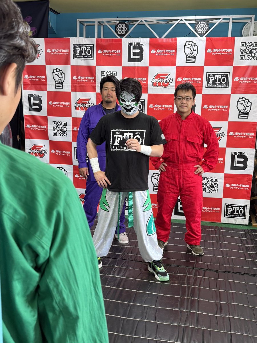 KyoyaOkazaki's tweet photo. 本日は #大分県 #宇佐市 公認の
インフルエンサー #USATV さんとの
コラボ動画撮影でした📹
コスチュームで撮影することが中々無く
緊張しまくりでしたが、
楽しい撮影であっという間でした😆
完成動画がめっちゃ楽しみ🙌
#プロレスリングFTO #岡崎恭也
#メジロ・キッド #大分 #大分市
#プロレス https://t.co/bOhokv8E2T