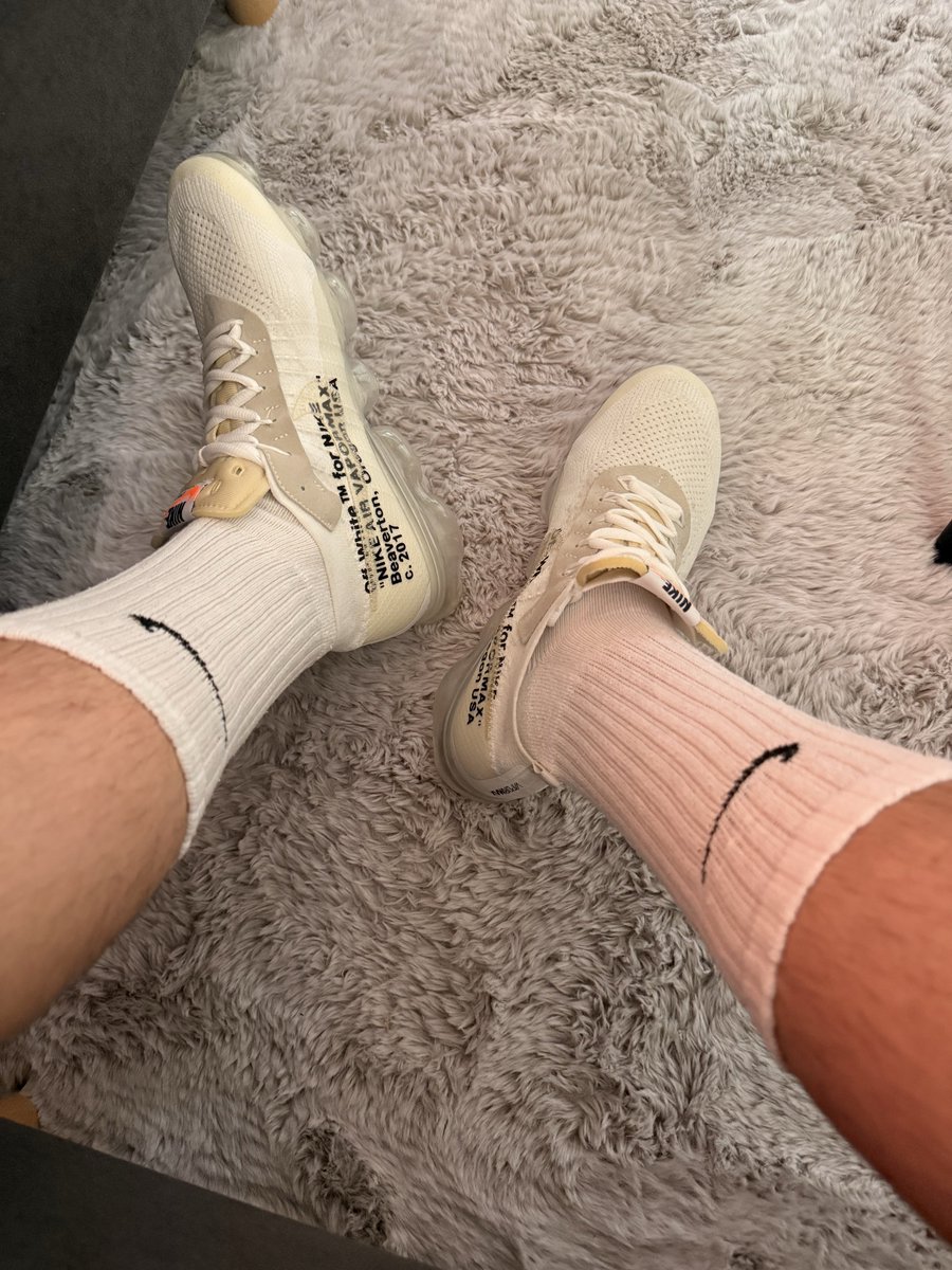 alphaXsteve's tweet photo. Who would sniff until they couldn't anymore? #socks #slave #nikesocks #footfetish #master #germanalpha #footslave https://t.co/j93uboi3QQ