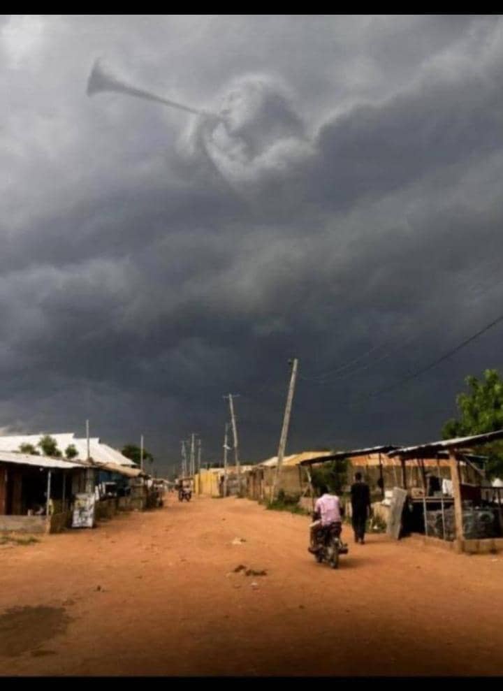 ISunskid's tweet photo. This happening rn at ikorodu. https://t.co/vmce8xL8dG