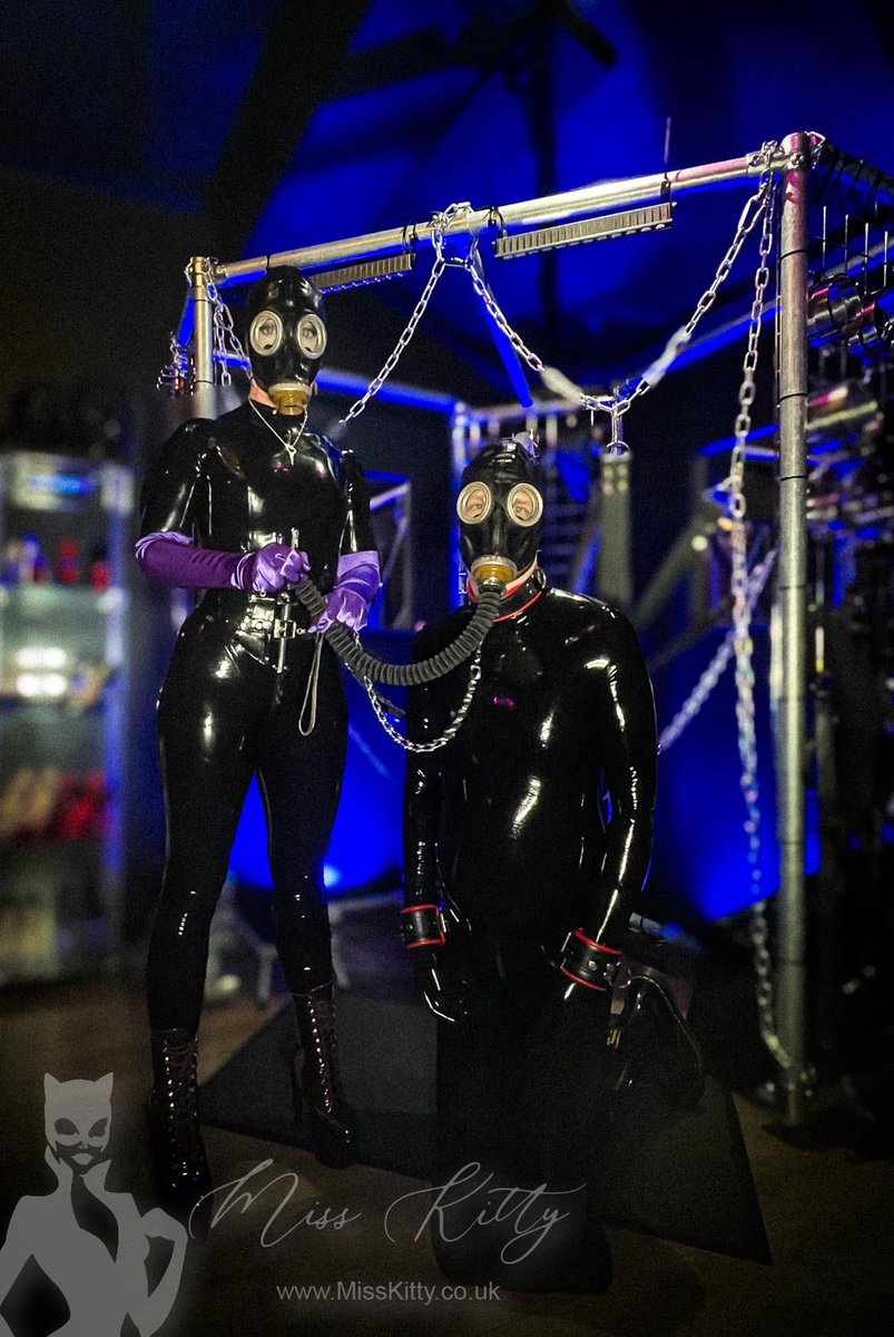 MsKittyDomme's tweet photo. I do love a full rubber play session. How about you? 🧐 https://t.co/6TK03swQxh