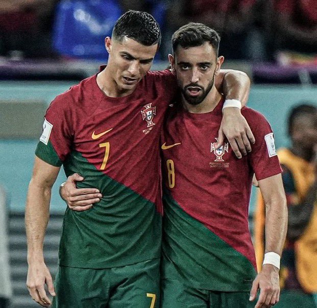 Brockutd's tweet photo. 🚨 Bruno Fernandes defends Cristiano Ronaldo amid heavy criticism:

Reporter:
“Bruno, many have criticised both your and Ronaldo’s performance during this World Cup”

Bruno:
“People can say whatever they want about me.
As for Cristiano, at 41 he’s being criticised for not doing what prime strikers do every week — that’s more of a compliment than criticism.
They only remember his age when he doesn’t score. When he does, the age talk disappears, it’s totally unfair”
