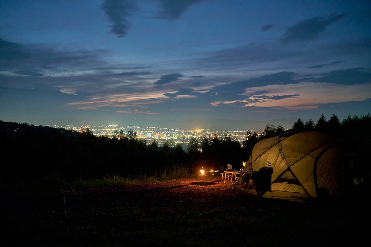 satocamping's tweet photo. 先日はサウスヒルズさんへ🏕️
北見の街を見下ろす景観、運営さんもとても丁寧な方で素晴らしいキャンプ場✨

色々とお話しさせていただき、モラルやマナー等々、大変苦労されていらっしゃいました。わかりみ深すぎです。
ご対応ありがとうございました🙏

#サウスヒルズ
#キャンプ好きな人と繋がりたい https://t.co/dEKIoarBvo