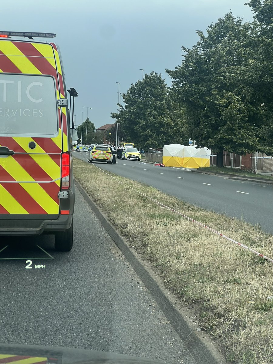 CotswoldGirls's tweet photo. Something very bad has happened in West London. Hounslow 
A very large crime scene cordoned off. 
@daveatherton https://t.co/aVNl5mByLy