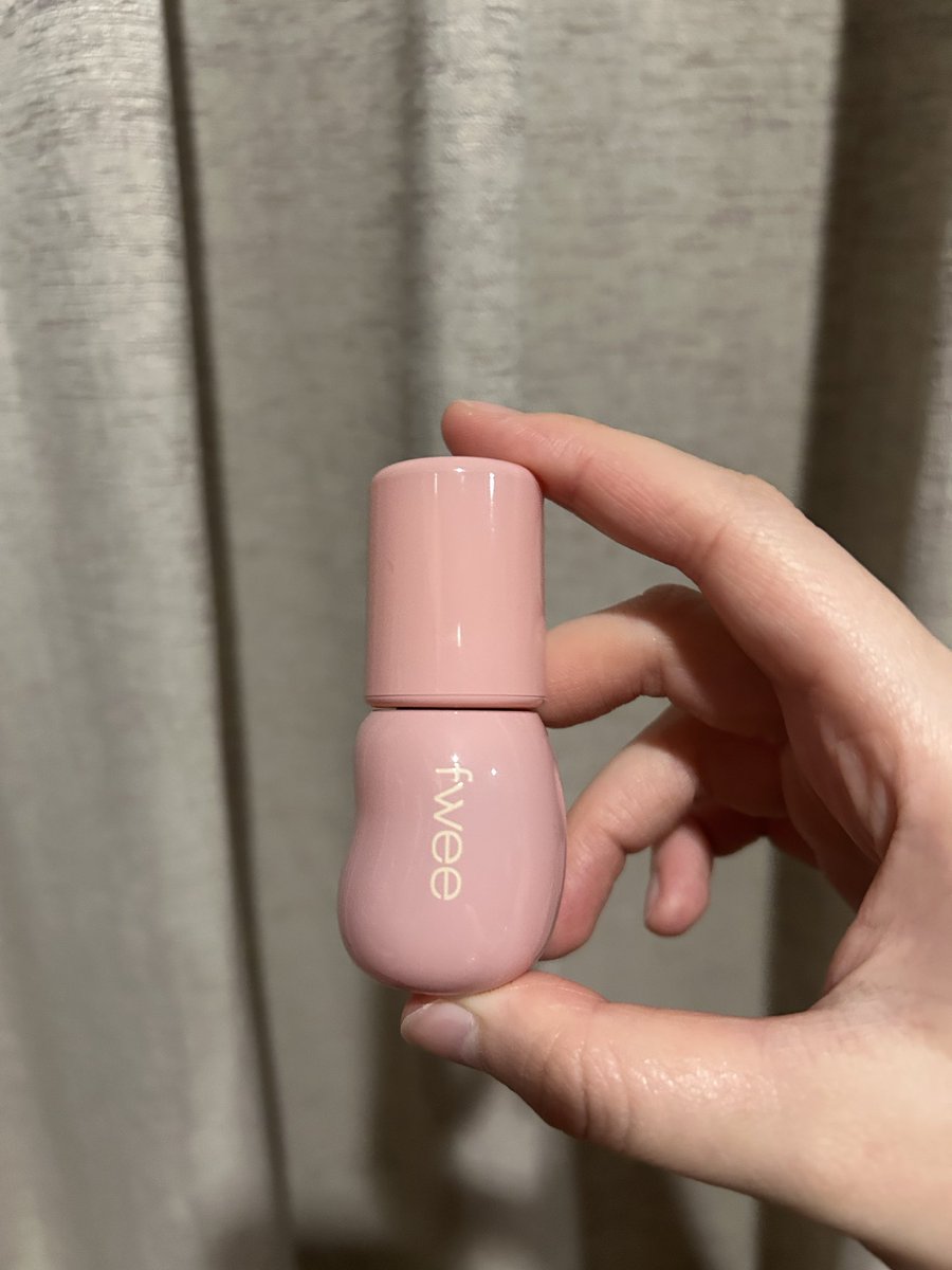 sellingtimeka's tweet photo. ส่งต่อ
- colorgram fruity glass tint milk สี 04 120฿ ปาดลอง 2 ครั้ง
- rom&amp;nd no.38 breeze fig 95% 120฿
- fwee gloss bare vanilla 70% 200฿ ปาดลอง 1 ครั้ง
- kiko milano lip สี 131 500฿ ปาดลอง 1 ครั้ง
(กล่องครบทุกอันค่ะ) https://t.co/CLeNHr2bUf