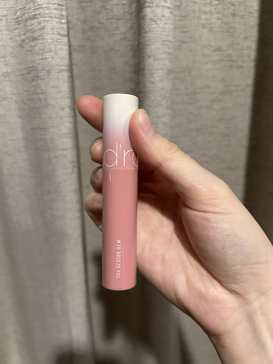 sellingtimeka's tweet photo. ส่งต่อ
- colorgram fruity glass tint milk สี 04 120฿ ปาดลอง 2 ครั้ง
- rom&amp;nd no.38 breeze fig 95% 120฿
- fwee gloss bare vanilla 70% 200฿ ปาดลอง 1 ครั้ง
- kiko milano lip สี 131 500฿ ปาดลอง 1 ครั้ง
(กล่องครบทุกอันค่ะ) https://t.co/CLeNHr2bUf