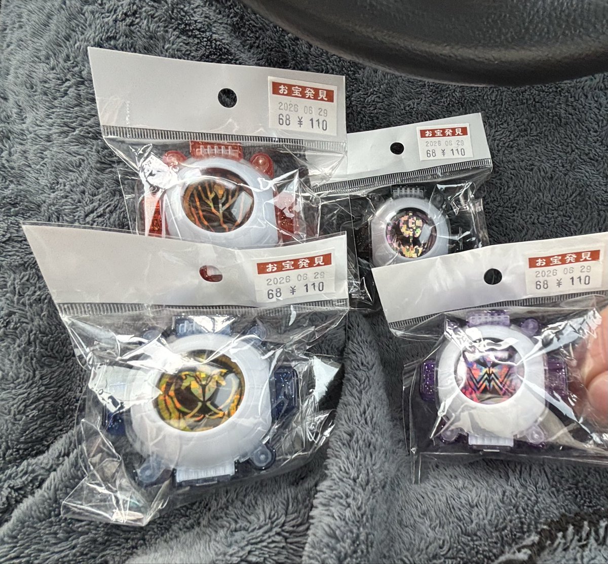 bos_sun12's tweet photo. 地元(市内)のおもちゃ屋巡りして、お宝発見しまくった♪アイコン全部DXやし超全集が6千円？！　爆アドすぎんかこれ😎 https://t.co/emU0gUdqWt
