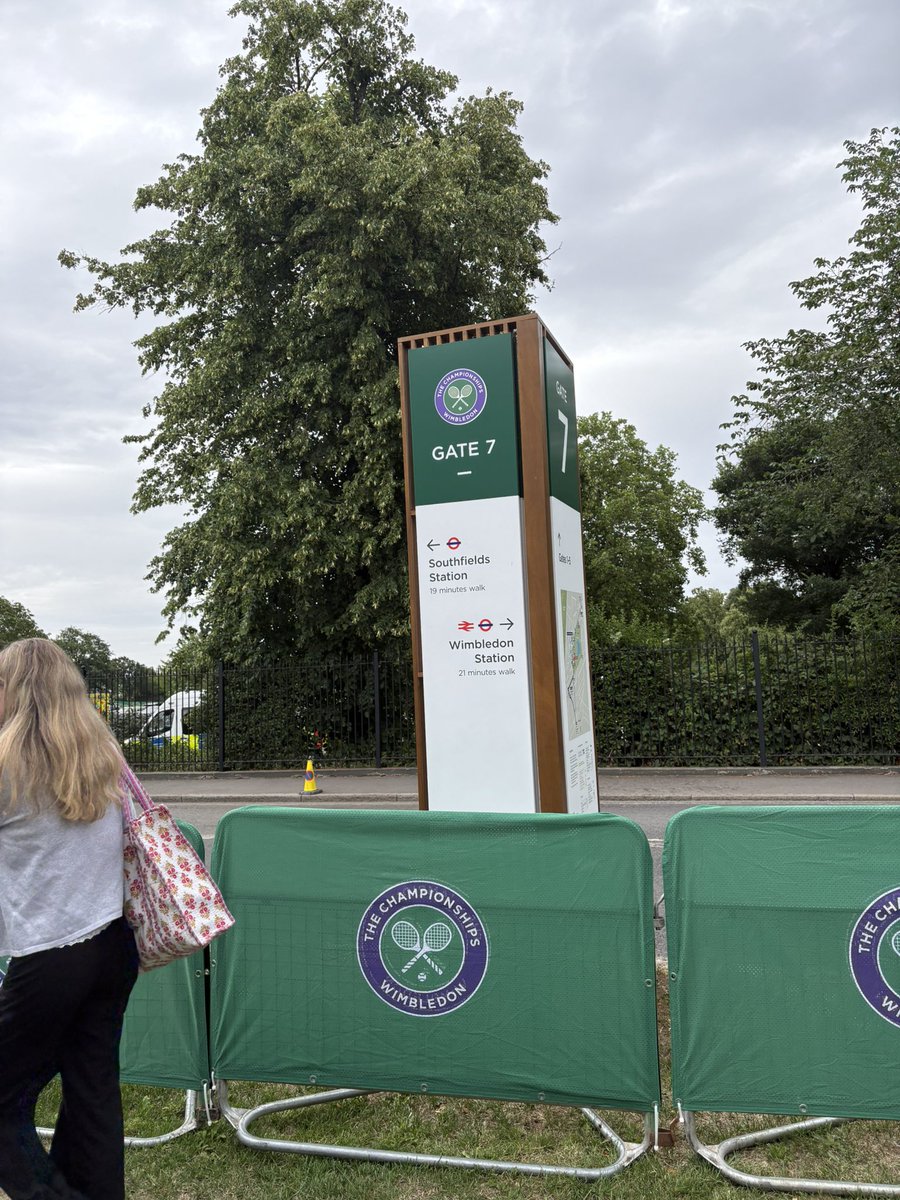 angelickf's tweet photo. Happy place #Wimbledon26 🍓 https://t.co/8SwA0SANap