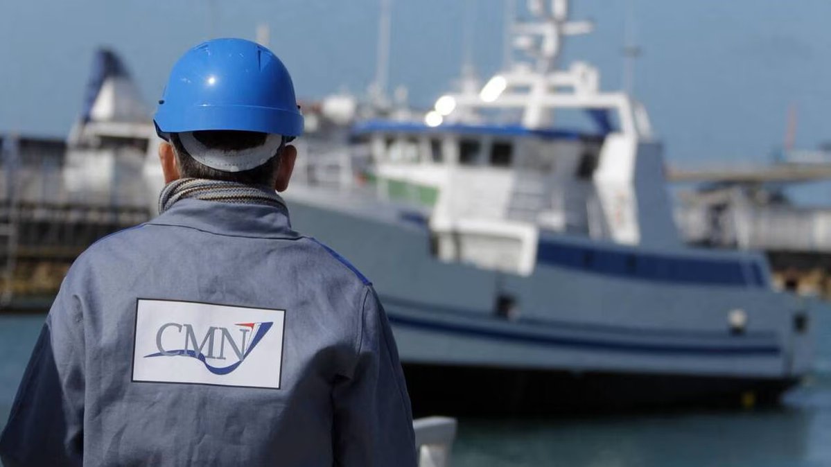 AlexXplore's tweet photo. ๐ซ๐ท CMN ร Cherbourg connaรฎt des carnets de commandes dรฉbordants grรขce ร une forte demande en bรขtiments militaires et civils.
๐ค Lโentreprise investit dans des robots de soudage et lโIA, rรฉduisant le temps de construction dโun patrouilleur de 6 ร 3 ans.
๐ฐ Une commande de 900 millions dโeuros pour 7 patrouilleurs hauturiers de la Marine nationale est partagรฉe avec Piriou et Socarenam dans un groupement inรฉdit.
๐ CMN dรฉveloppe รฉgalement des hydroliennes dans le raz Blanchard, avec un potentiel de production pour 8 millions de Franรงais.
https://t.co/FF5c5AS9Qu