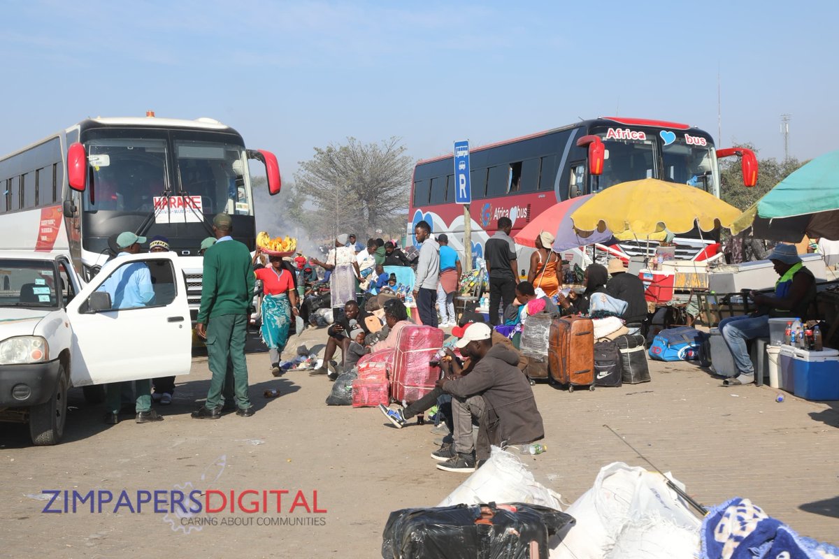HeraldZimbabwe's tweet photo. Some Zimbabweans who were based in South Africa are finding their own way home. Here, they are seen waiting for transport in Beitbridge this morning. However, most buses are taking advantage of the situation and have increased fares. 
📸 : Edward Zvemisha https://t.co/wgHZzAEx9Q