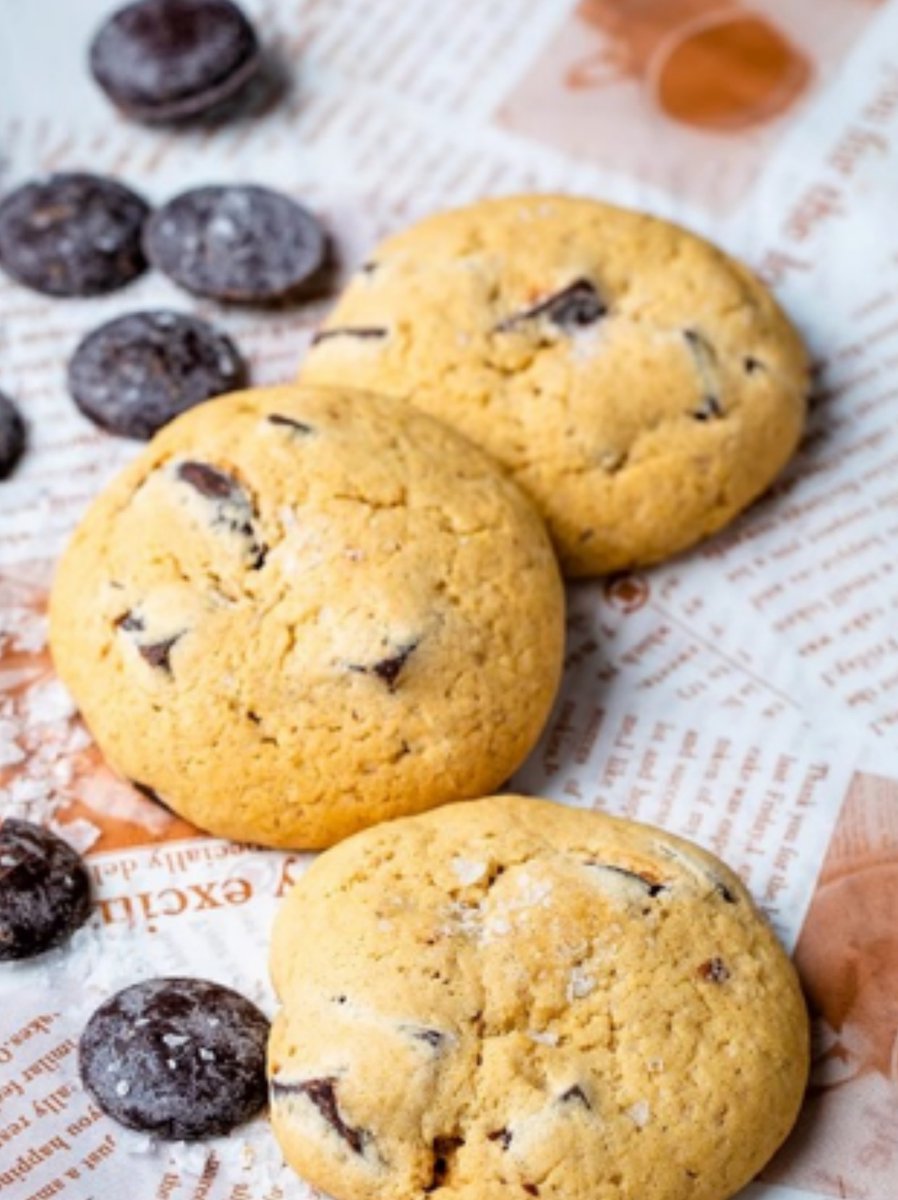aTRiBoy's tweet photo. Just had the most relaxing afternoon baking soft chocolate chip cookies—warm, gooey, and even got to taste-test the first batch straight from the oven. Pure little joy!， https://t.co/eRA5KzfgRQ