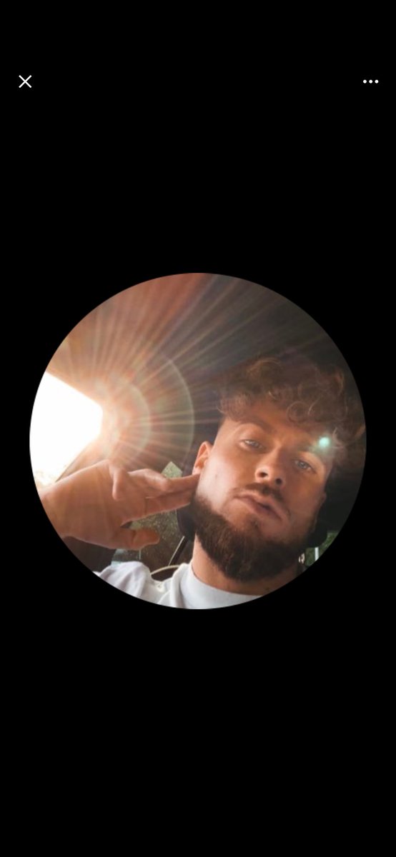 sura_epa's tweet photo. @Yohan4922 @LaTwitchance Et toi tu ressemble à quoi ? La pose , la coupe de cheveux c’est pour aller où ? https://t.co/XamCkaTimN