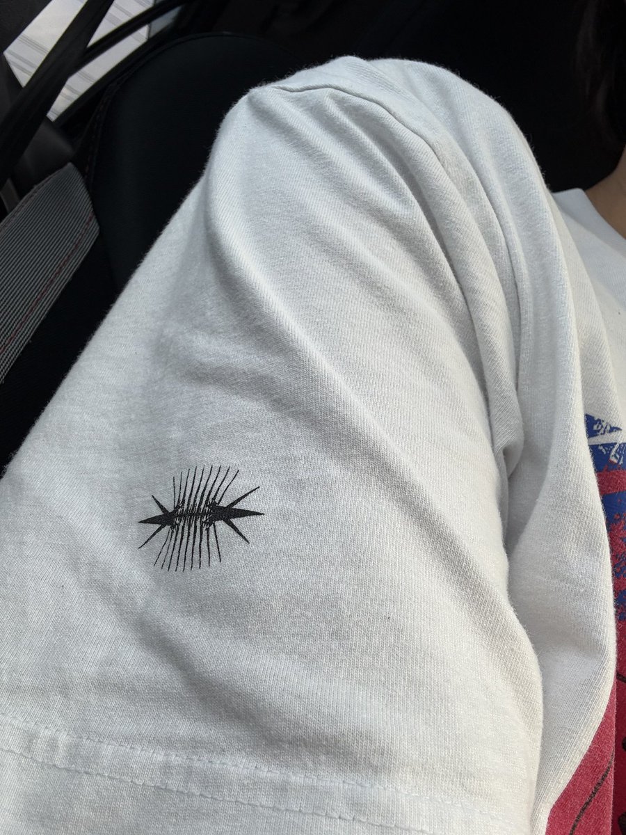 DJ_Mob_Chara's tweet photo. KICKBACKのシャツ、この模様地味にいっつもビビる https://t.co/kGty6XFcEt