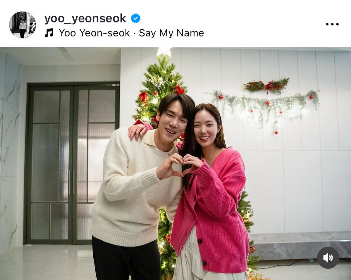 chenecstasy's tweet photo. how she posted him      vs      how he posted her https://t.co/cGcRQU4Fww