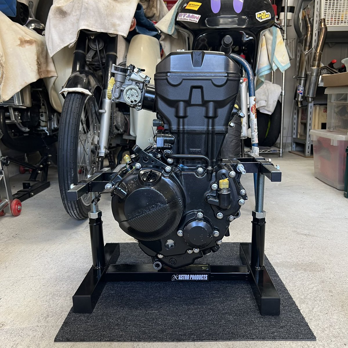 YuzuuniYzr's tweet photo. とりあえず仮組みで
『そっと蓋を閉じた』😅
#CBR250R
#MC41
#もて耐 https://t.co/LqMzLAxxe1