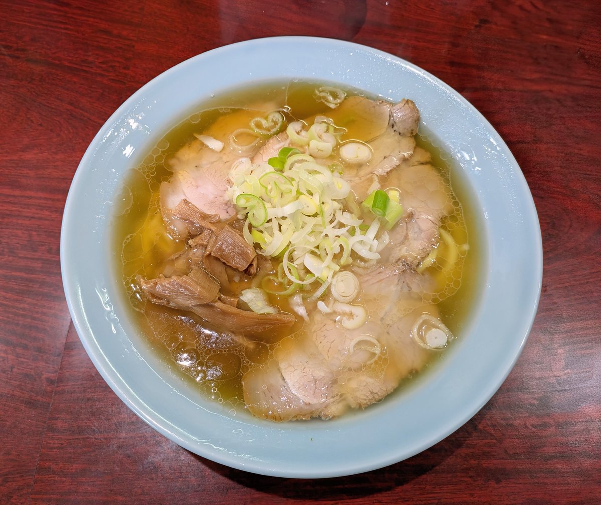 chironyan77777's tweet photo. 麺処 本日晴天[水戸市]
限定 ちゃん系醤油チャーシューメン(めし一杯無料青かっぱサービス)+餃子🍜🍥🥟
まろやかコク深のスッキリとした醤油清湯スープにモチシコッとした中太縮れ麺💯😍
しっとり旨々な薄切りチャーシューがたっぷり😍箸レンゲ止まらないめっちゃん美味い一杯🍜🤤
ご馳走様でした🙏😆 https://t.co/c0MM0yxyRS