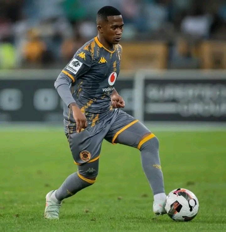 ConsentC86944's tweet photo. Should we lose Rele and Appolis my FC must go to this boy's family with a bag of cash to bribe him to come and join us😭😭😭
He's playing for an average team nje🤣🤣 https://t.co/LFvbbJblnO